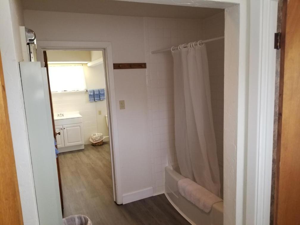Rolling R Guest Ranch Guest House Meeker Room photo