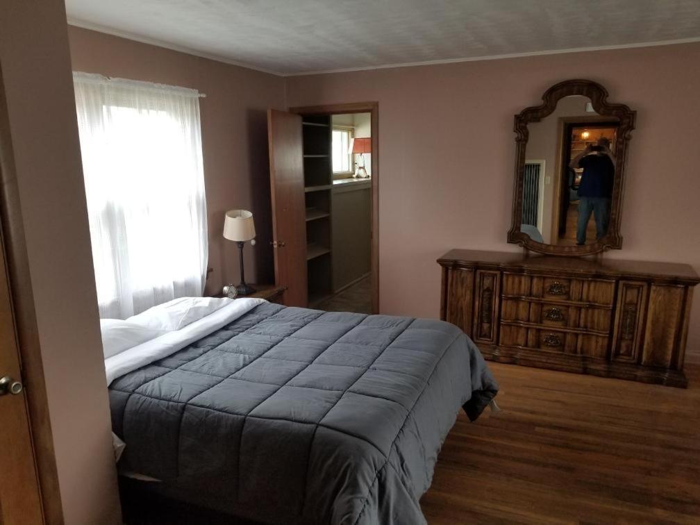Rolling R Guest Ranch Guest House Meeker Room photo