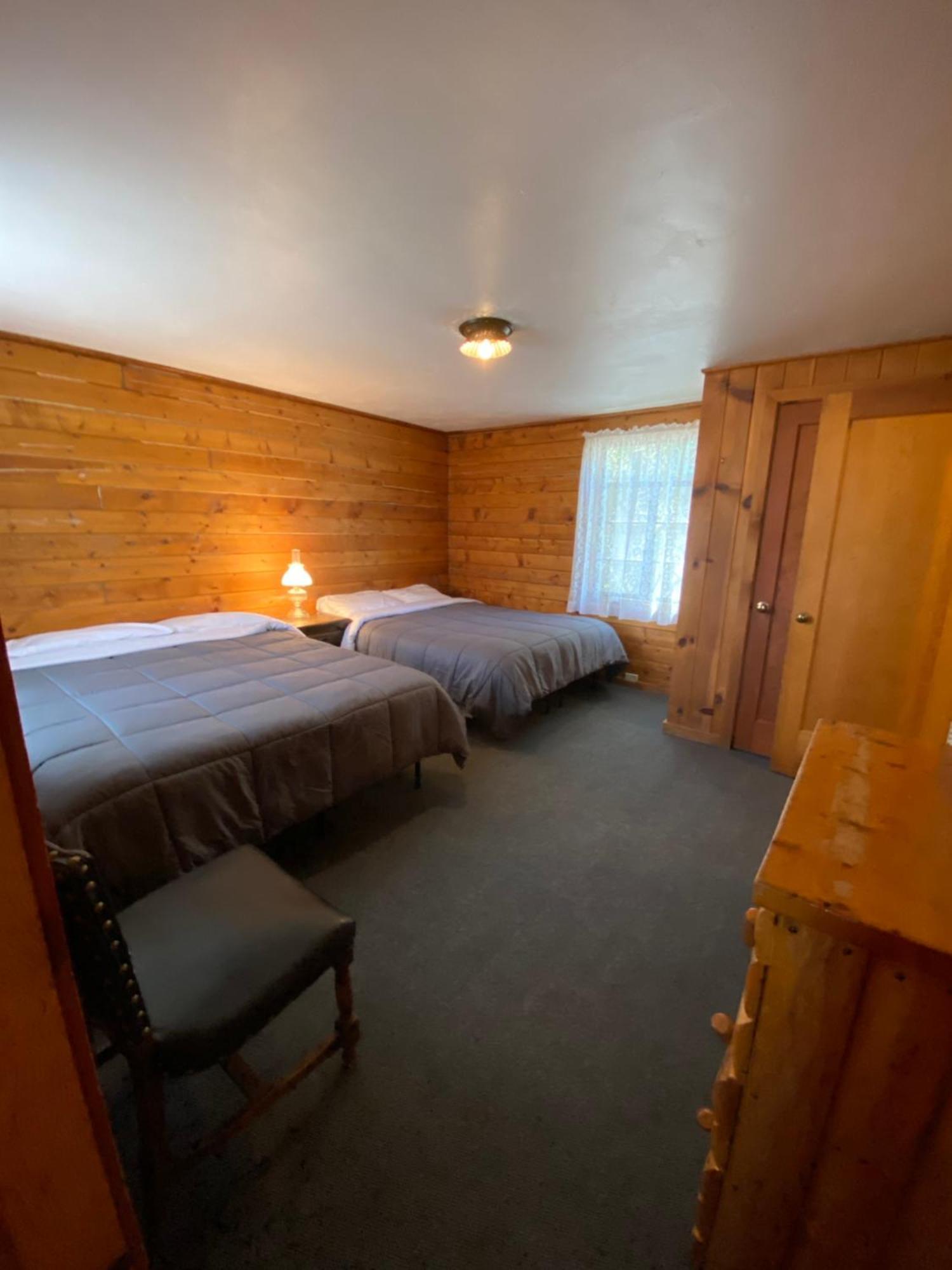 Rolling R Guest Ranch Guest House Meeker Room photo