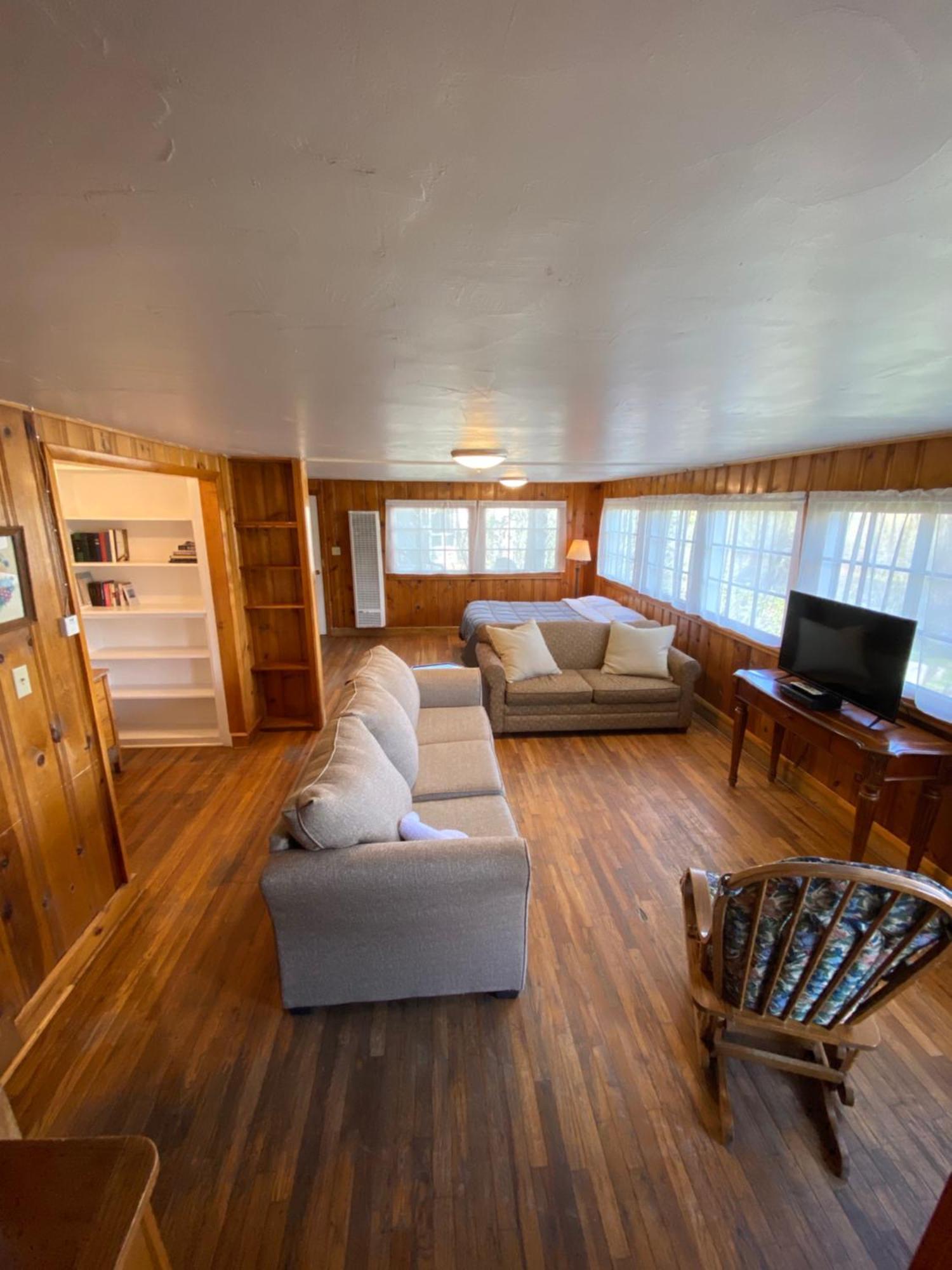 Rolling R Guest Ranch Guest House Meeker Room photo