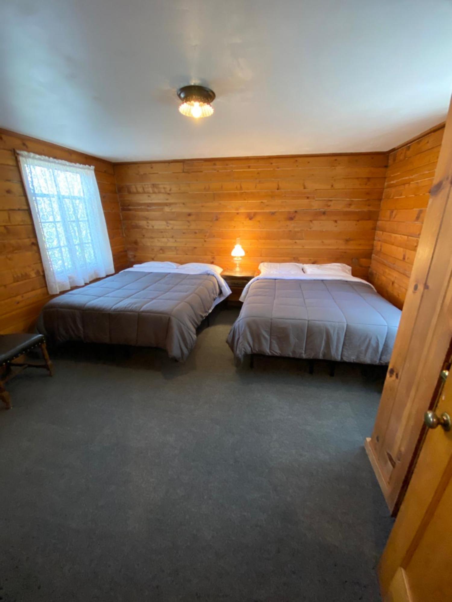 Rolling R Guest Ranch Guest House Meeker Room photo