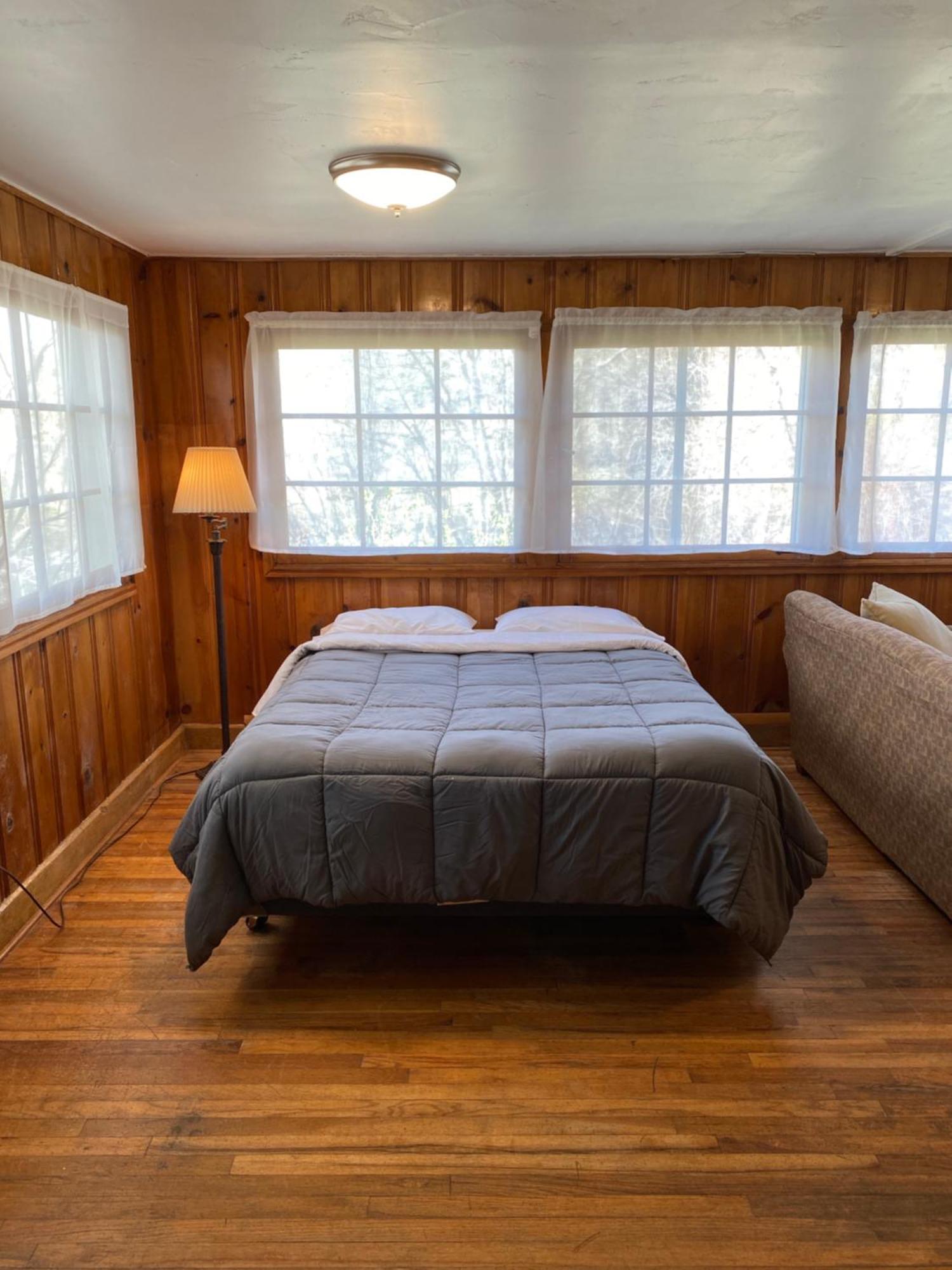 Rolling R Guest Ranch Guest House Meeker Room photo